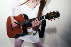 playingguitar_web